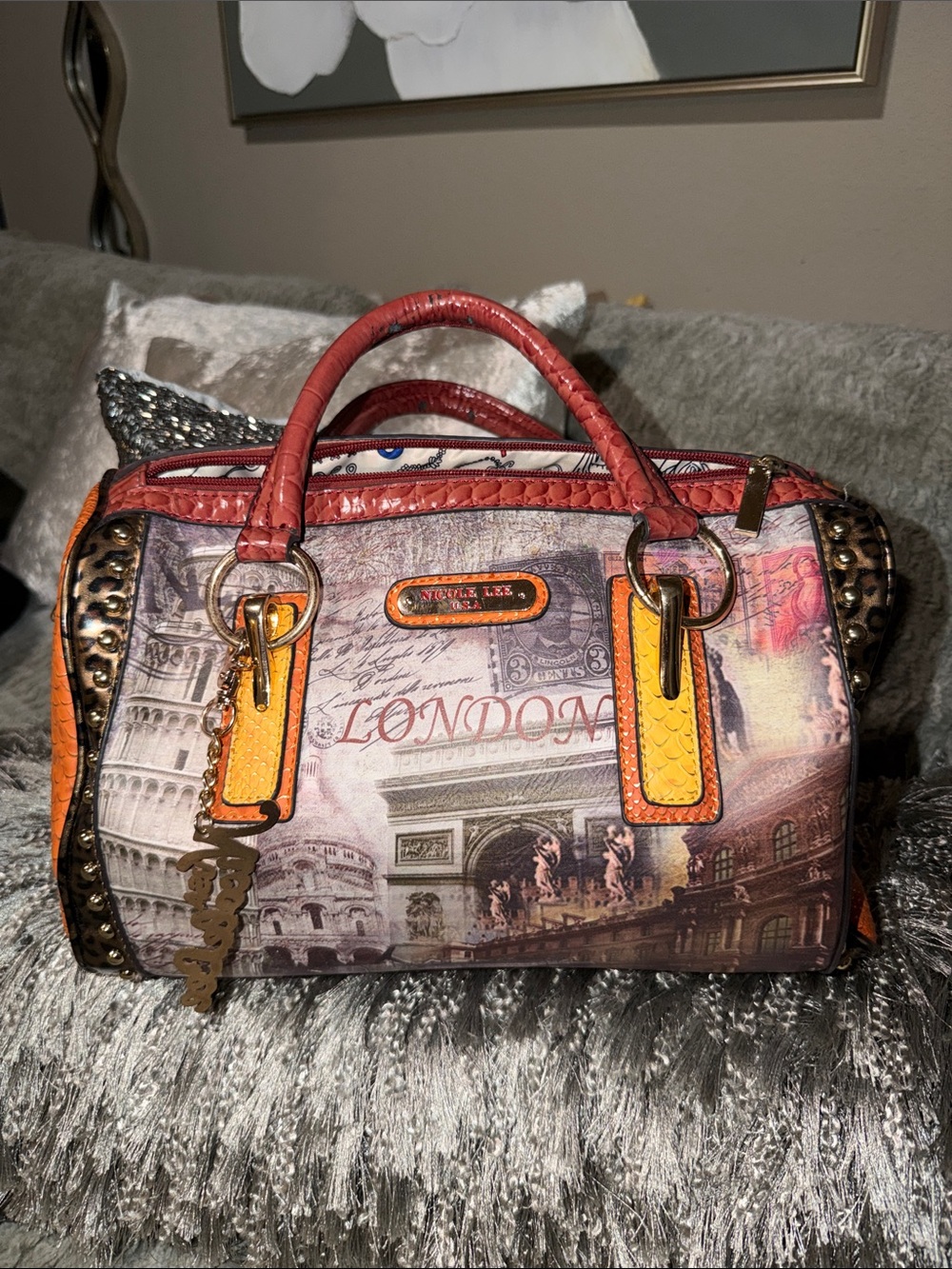 Nicole Lee vintage London-themed shoulder handbag featuring a